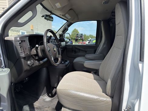 Used 2022 Chevrolet Express 2500 w/ Driver Convenience Package RWD image 9