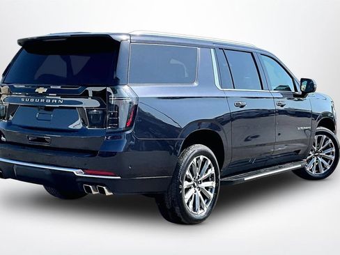 Used 2025 Chevrolet Suburban High Country w/ Sun And Tow Package AWD/4WD image 6