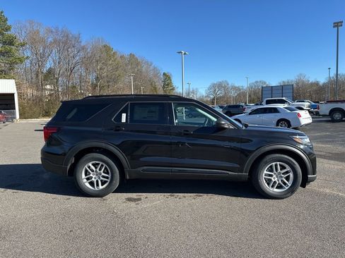 New 2026 Ford Explorer Active w/ Active Comfort Package image 2