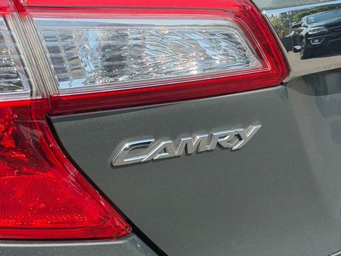Used 2012 Toyota Camry XLE w/ Leather Pkg FWD image 33