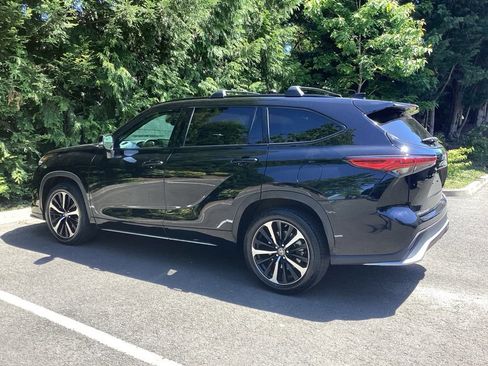 Used 2021 Toyota Highlander XSE AWD/4WD image 9