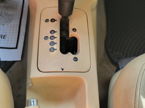 Used 2008 Volkswagen Beetle S image 18