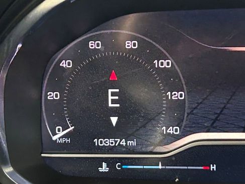 Used 2023 GMC Yukon XL SLT image 19