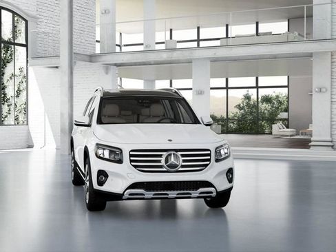 Used 2026 Mercedes-Benz GLB 250 4MATIC image 8