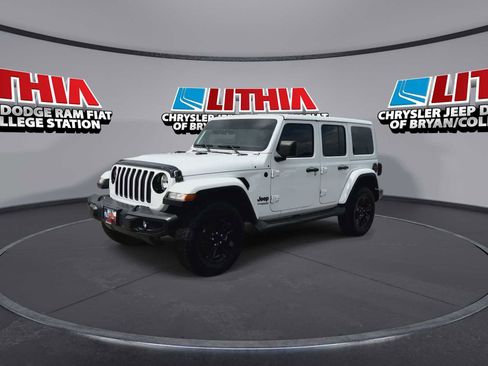 Used 2022 Jeep Wrangler Unlimited Sahara AWD/4WD image 4