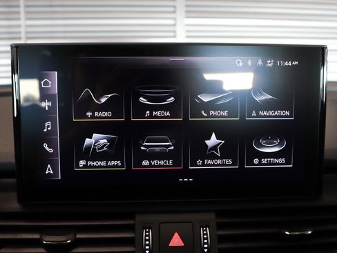 Used 2024 Audi Q5 2.0T Premium w/ Convenience Package image 24