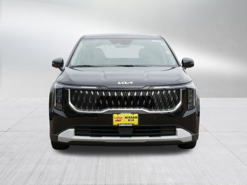 Used 2025 Kia Carnival FWD image 2