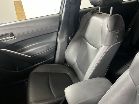 Used 2025 Toyota Corolla Cross XLE image 26