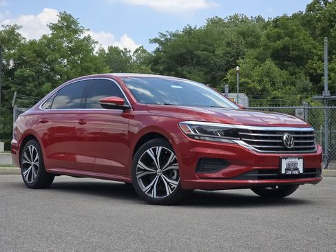 Used 2022 Volkswagen Passat 2.0T SE FWD image 2