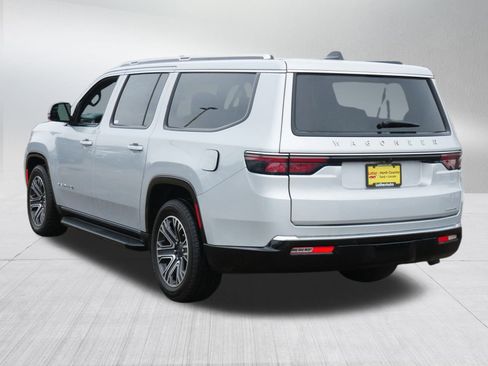 Used 2024 Jeep Wagoneer L Series II image 5