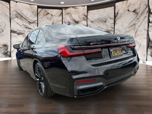 Used 2021 BMW 750i xDrive w/ Executive Package image 8