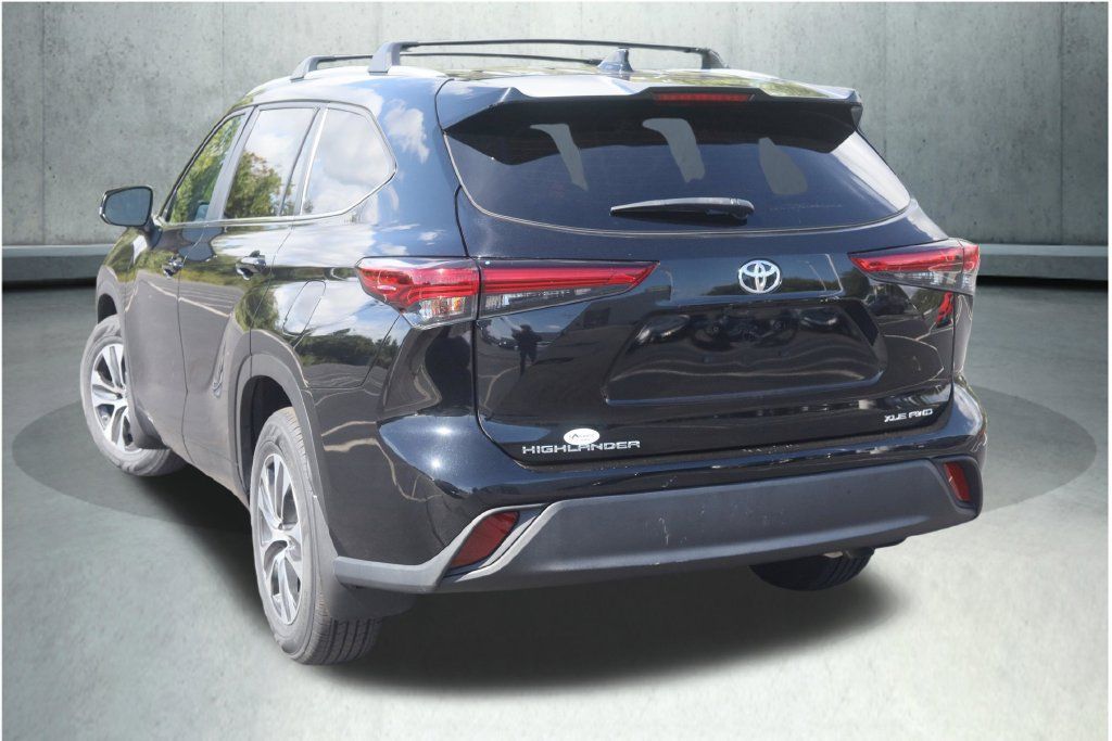 Used 2023 Toyota Highlander XLE AWD/4WD image 31