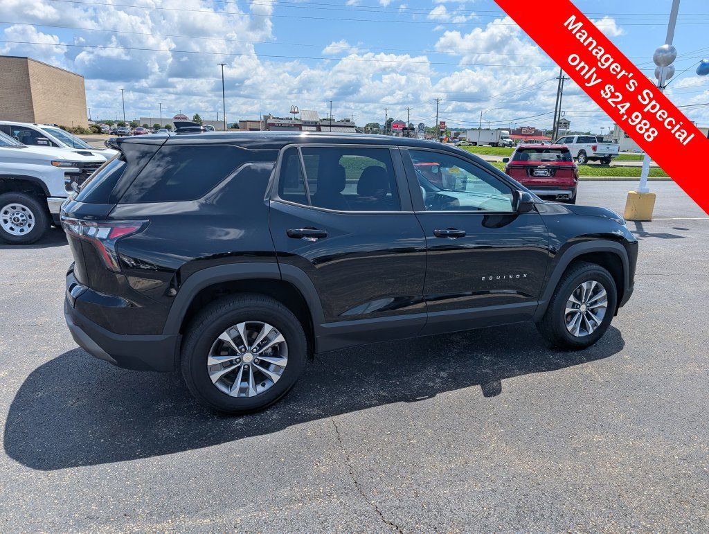 Used 2026 Chevrolet Equinox LT w/ Convenience Package II FWD image 8