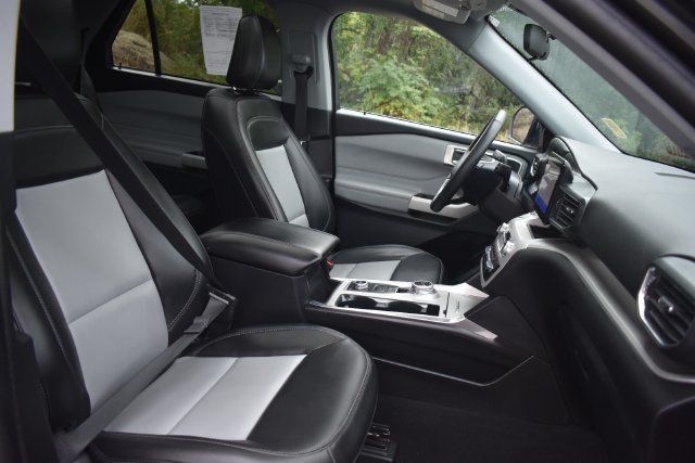 Used 2023 Ford Explorer XLT w/ Equipment Group 202A AWD/4WD image 13