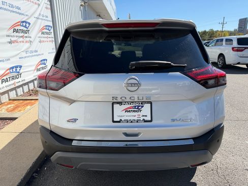 Used 2022 Nissan Rogue SV image 15