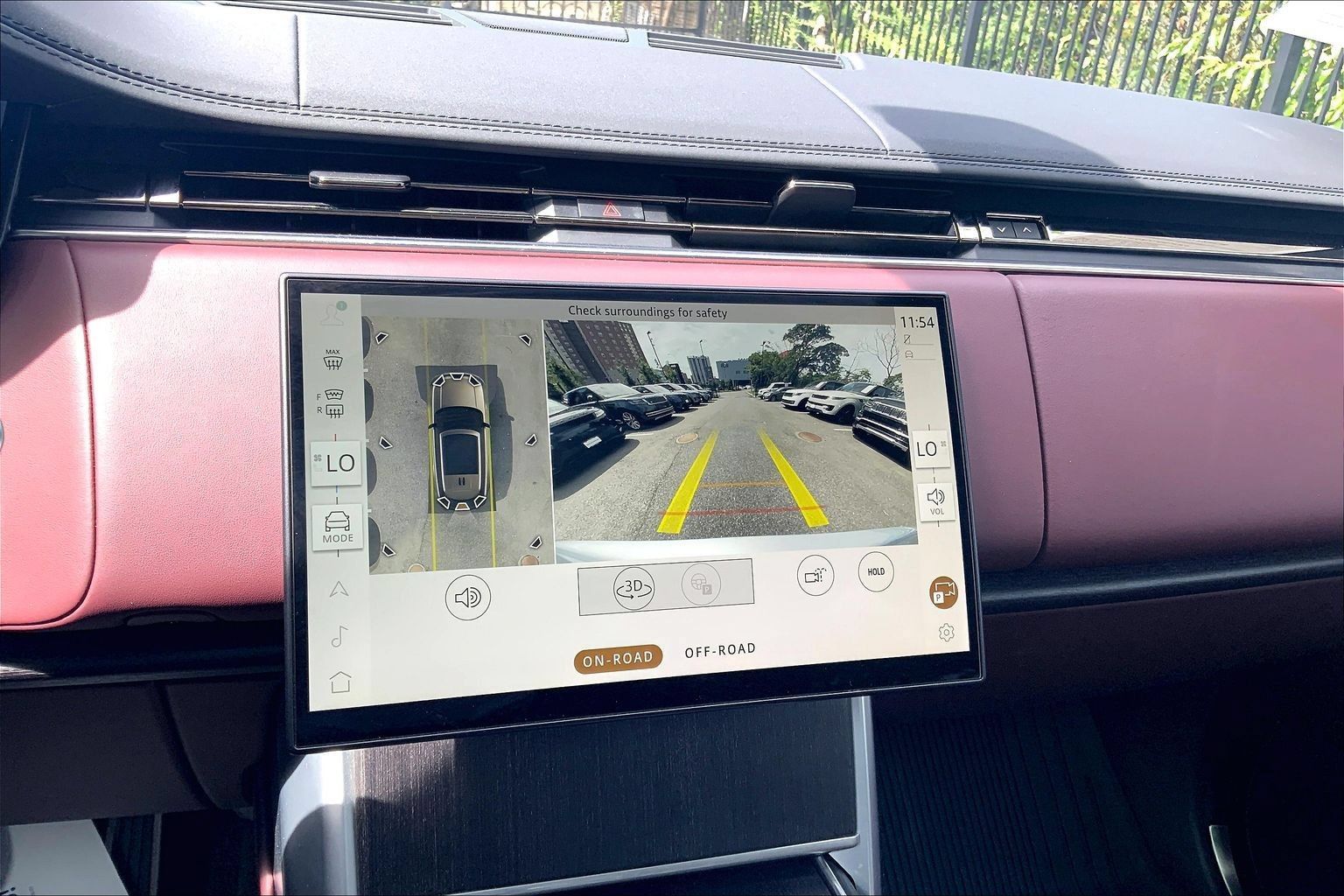 Certified 2025 Land Rover Range Rover SE AWD/4WD image 26