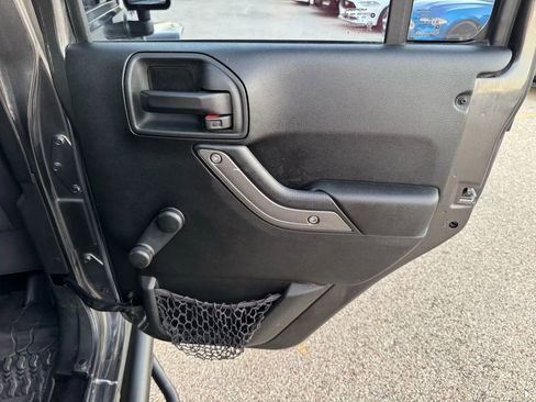 Used 2017 Jeep Wrangler Unlimited Sport w/ Connectivity Group image 27