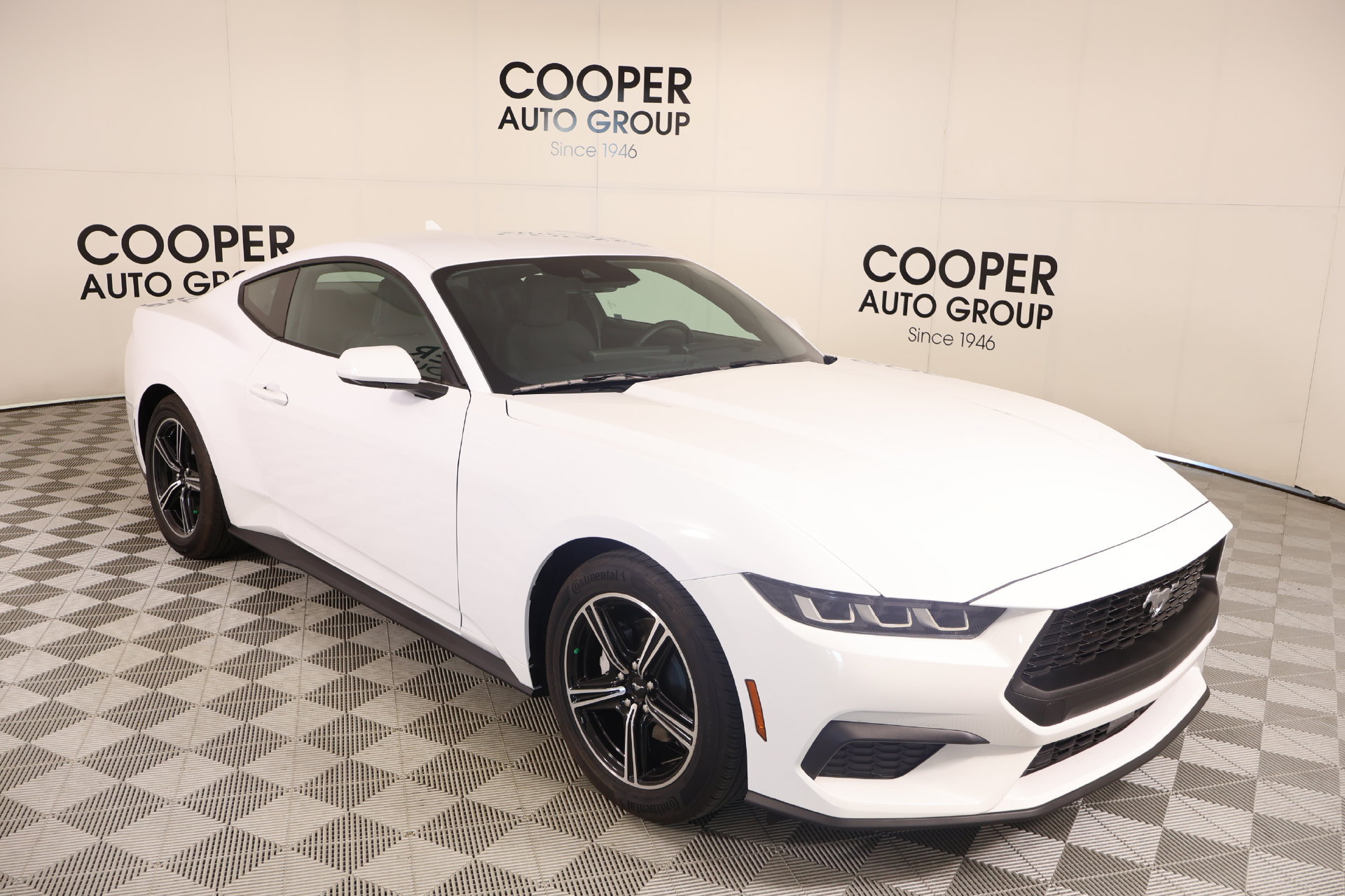Used 2024 Ford Mustang Coupe RWD image 1