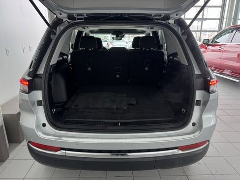 Used 2023 Jeep Grand Cherokee Laredo image 38