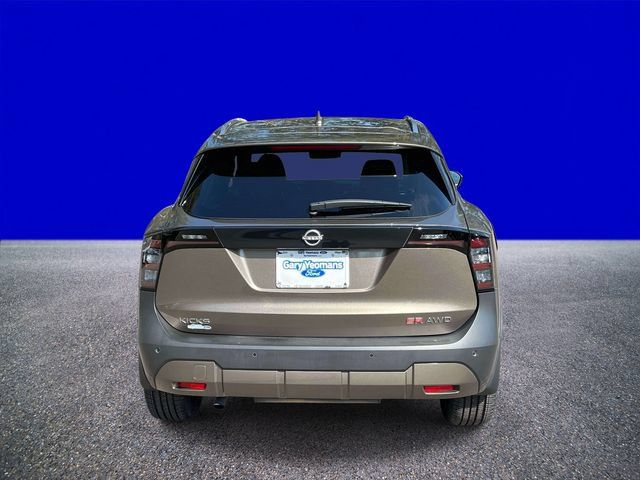 Used 2025 Nissan Kicks SR AWD/4WD image 4