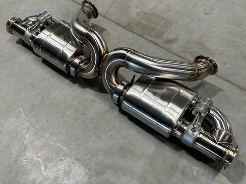 Used 2018 Audi R8 V10 w/ Premium Package image 34