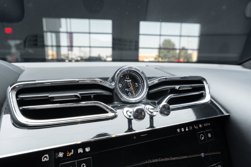 Used 2022 Bentley Bentayga AWD/4WD image 33