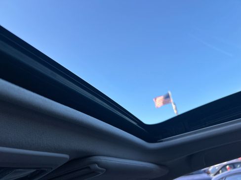 Used 2017 Subaru Forester 2.5i Premium w/ All-Weather Package image 16