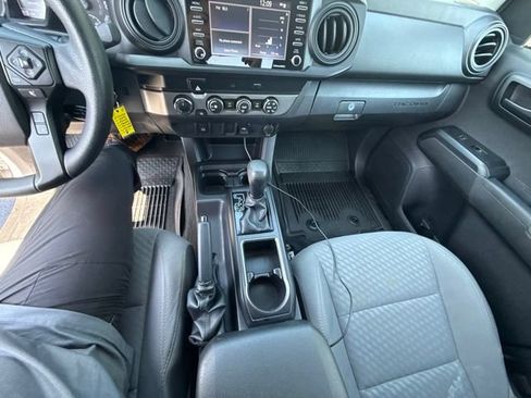 Used 2022 Toyota Tacoma SR AWD/4WD image 16