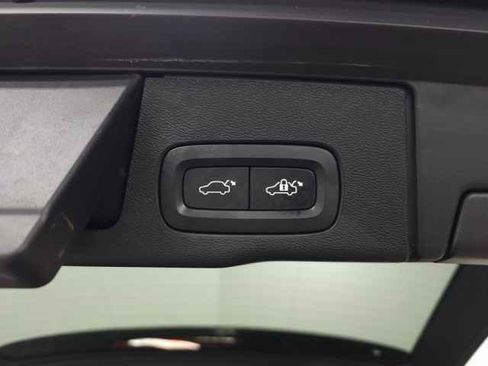 Certified 2023 Volvo XC60 B6 Ultimate w/ Climate Package image 9