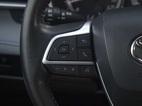 Used 2023 Toyota Highlander XLE FWD image 17