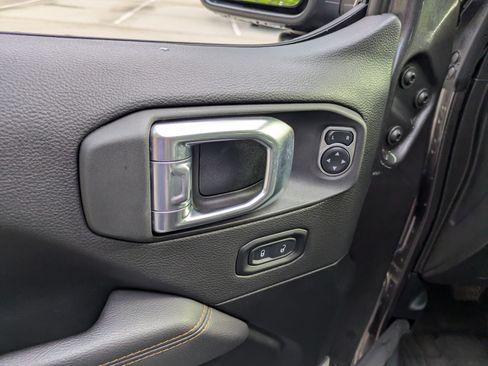 Used 2021 Jeep Wrangler Unlimited Sahara AWD/4WD image 16
