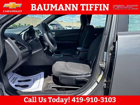 Used 2012 Dodge Avenger SE FWD image 17