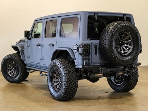 Used 2025 Jeep Wrangler Unlimited Rubicon w/ Technology Group image 16