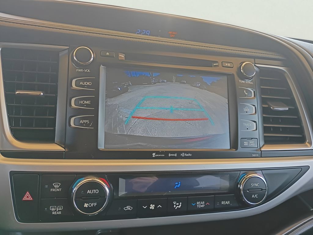 Used 2018 Toyota Highlander XLE AWD/4WD image 37