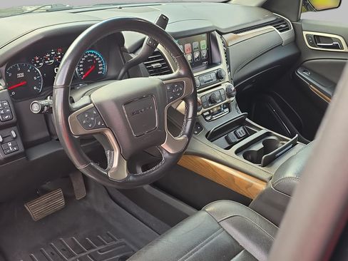 Certified 2020 GMC Yukon Denali w/ Denali Premium Package AWD/4WD image 18