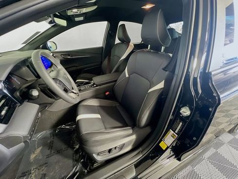 Used 2025 Toyota Camry SE image 9