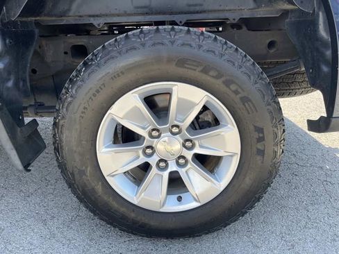Used 2020 Chevrolet Silverado 1500 LT AWD/4WD image 11