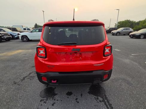 Used 2017 Jeep Renegade Trailhawk w/ Premium Trailhawk Package AWD/4WD image 14