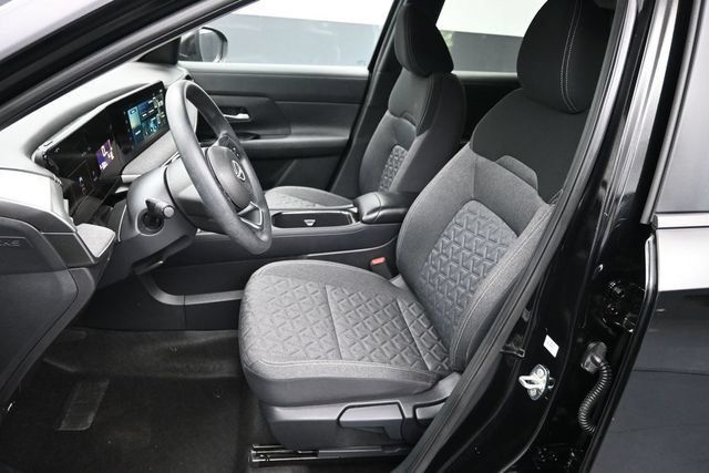 Used 2025 Nissan Kicks SV w/ Charging Package FWD image 17