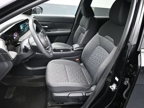 Used 2025 Nissan Kicks SV w/ Charging Package FWD image 17