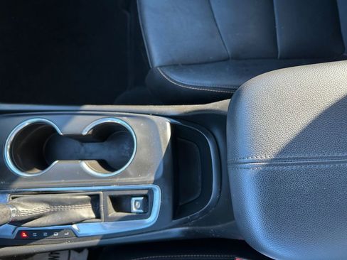 Used 2018 Chevrolet Equinox Premier image 23