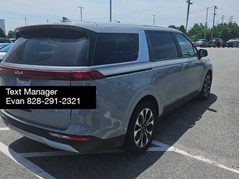 Used 2024 Kia Carnival EX FWD image 5