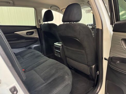 Used 2015 Nissan Murano S image 22