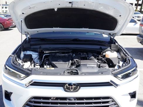 Used 2025 Toyota Grand Highlander AWD Hybrid image 25