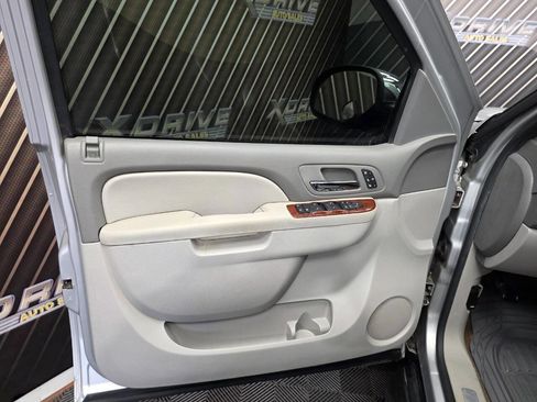 Used 2011 Chevrolet Avalanche LTZ image 16