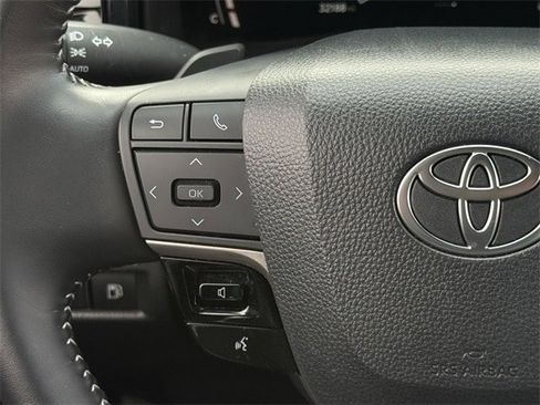 Used 2025 Toyota Camry SE image 14