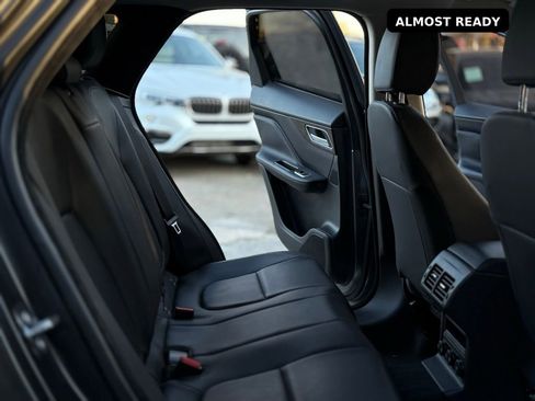 Used 2018 Jaguar F-PACE Premium image 12