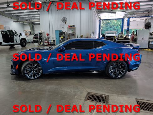 Used 2022 Chevrolet Camaro ZL1 RWD image 5