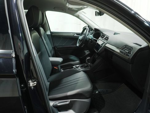 Used 2024 Volkswagen Tiguan SE AWD/4WD image 10
