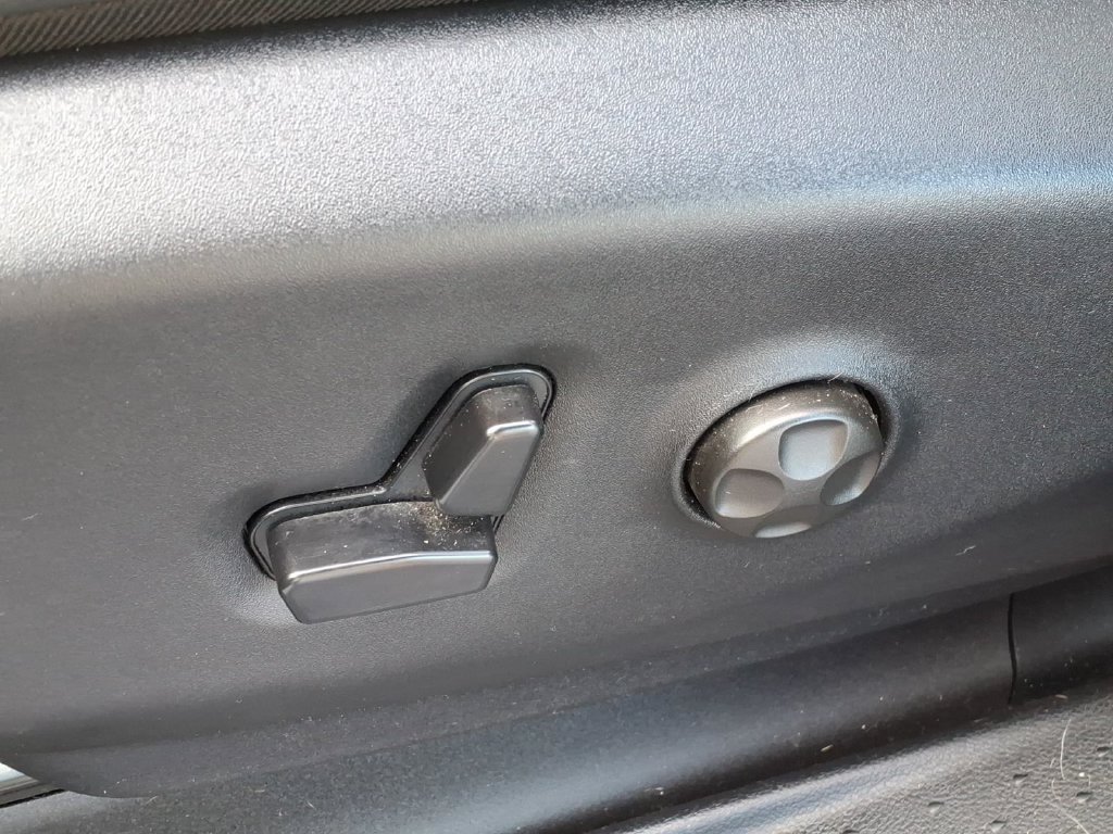 Used 2025 Chrysler Pacifica Select FWD image 12